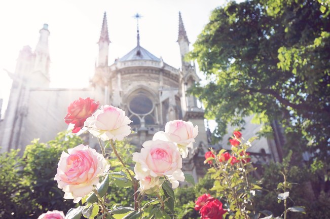 Square Jean XXlll behind Notre Dame